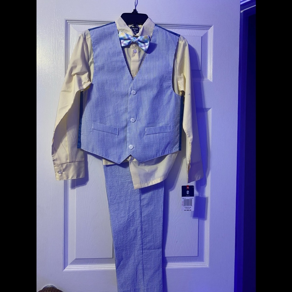 4 pc boys izod vest set